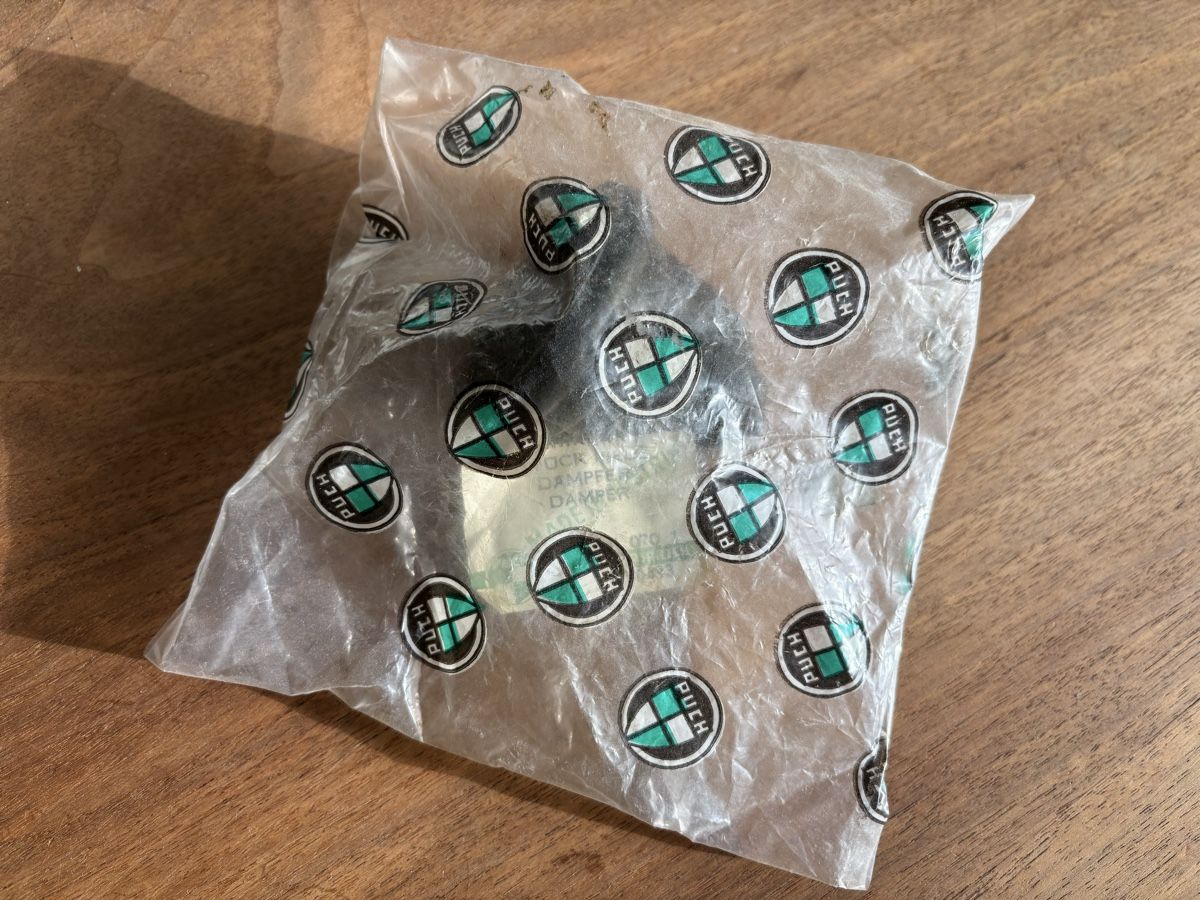 Puch Ciclomotori: NOS Puch VELUX Dämpfer Luftfilter – Nuovo e nell'imballaggio originale da Gerlafingen venduto da alpenbrevet