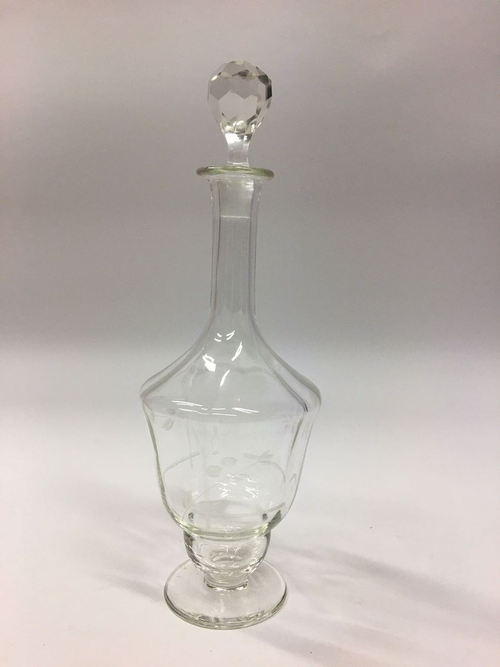 Carafes: Elegante Kristallkaraffe mit Blumenmuster – D'occasion à Olten par ELHANDEL