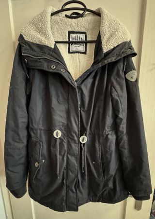 Damenparka / Jacke mit Kapuze und Teddyfutter in schwarz, L