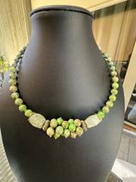 Choker mit Variscit und Prehnit, Unikat