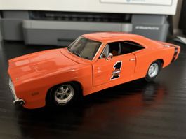 Dodge Charger R/T.  1:25