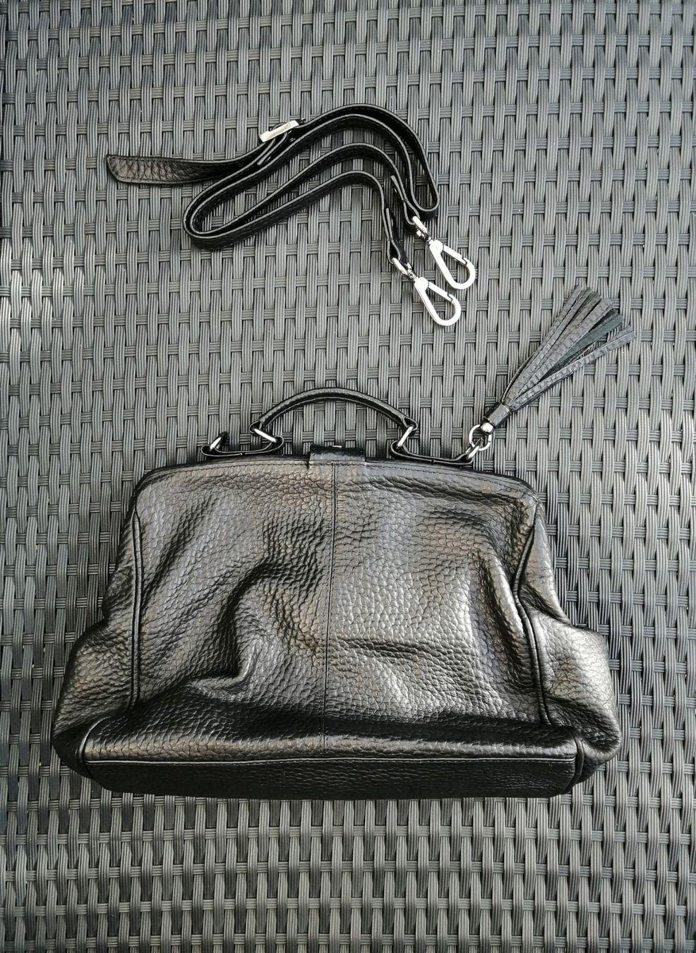 Borse da donna: Schwarze Ledertasche Funbag – Usato da Winterthur venduto da Jopf1 1