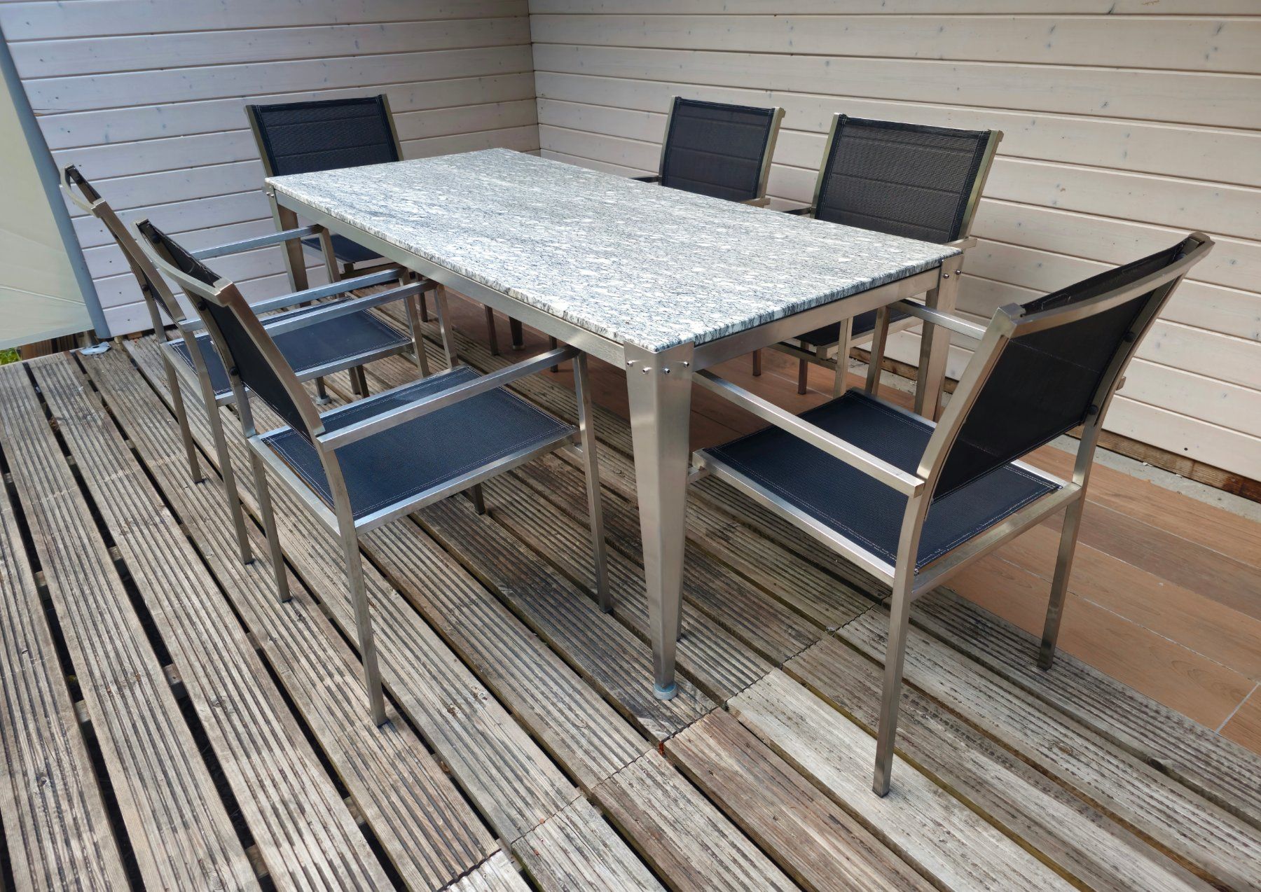 Tables: Granittisch mit 6 Stühlen – D'occasion à Etzgen par juj_b678
