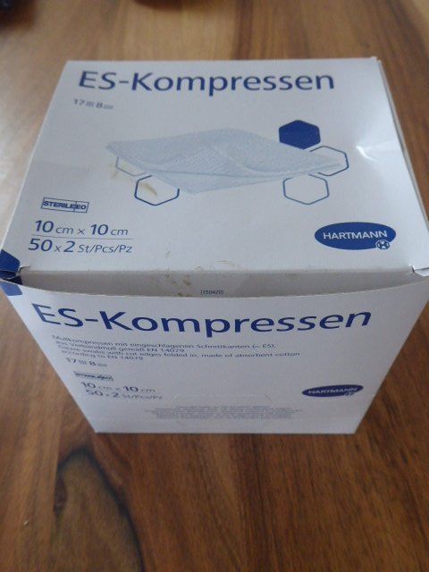 Kit di pronto soccorso: 39 Stück ES-Kompressen Hartmann – Nuovo (secondo la descrizione) da Romanshorn venduto da sonnenblume034