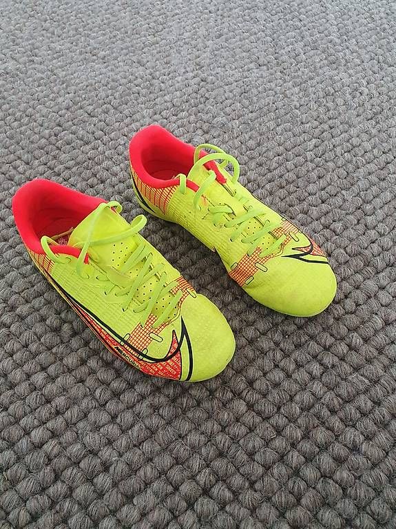 Nike Herrenschuhe: Nike Fussballschuhe Gr.  33.5 – Gebraucht aus Bülach von Best-Touchdown