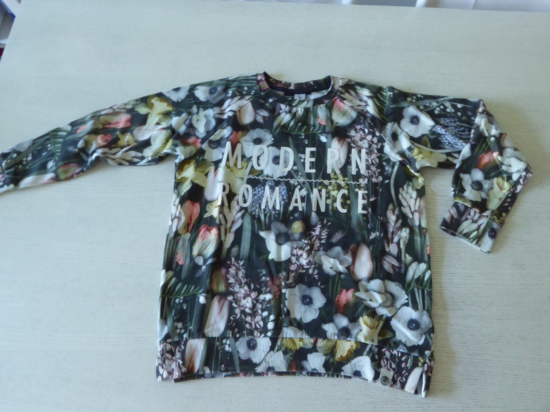 Molo Pulls et sweat-shirts: MOLO Pullover Blumen Gr.140 – D'occasion à Zürich par Sunflower.15
