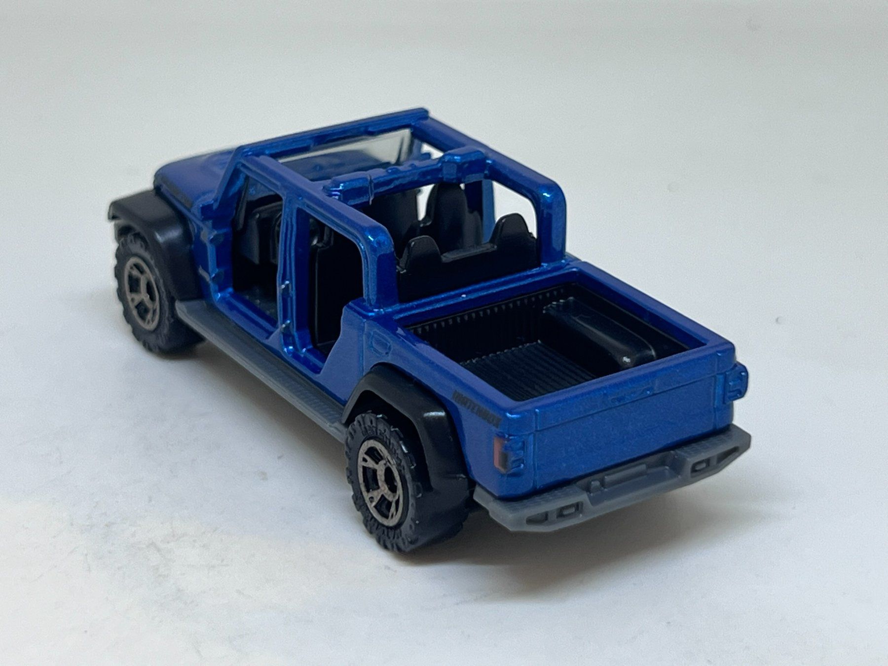 Matchbox Modellini d'auto: Matchbox '20 Jeep Gladiator #766 – Usato da Wildegg venduto da LaaBoutique 2