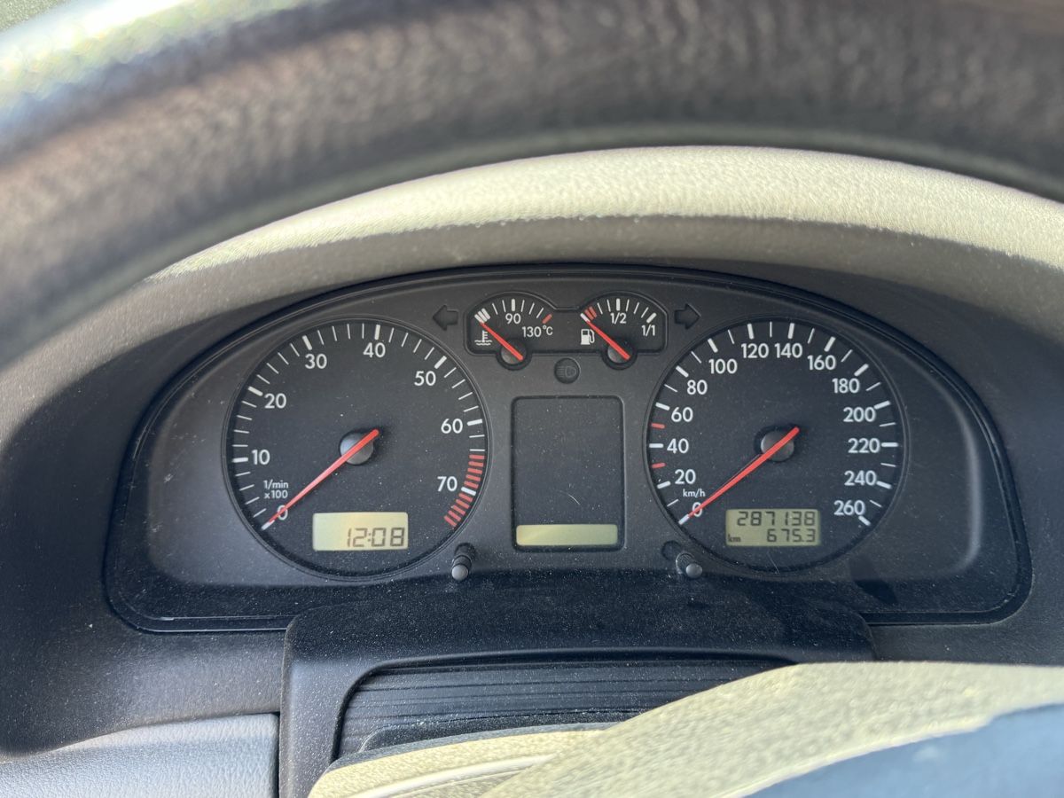 VW Autos: Vw Passat – Défectueux à Bärschwil par BestCars_handel24 5