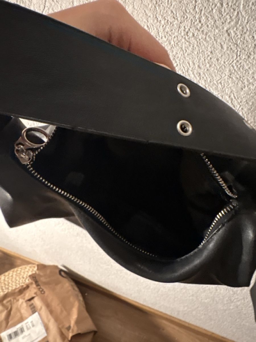 Pull&Bear Borse: Sac à main noir pull&bear avec sangle ajustable état correct – Nuovo (secondo la descrizione) da Malleray venduto da lol_96pf 2