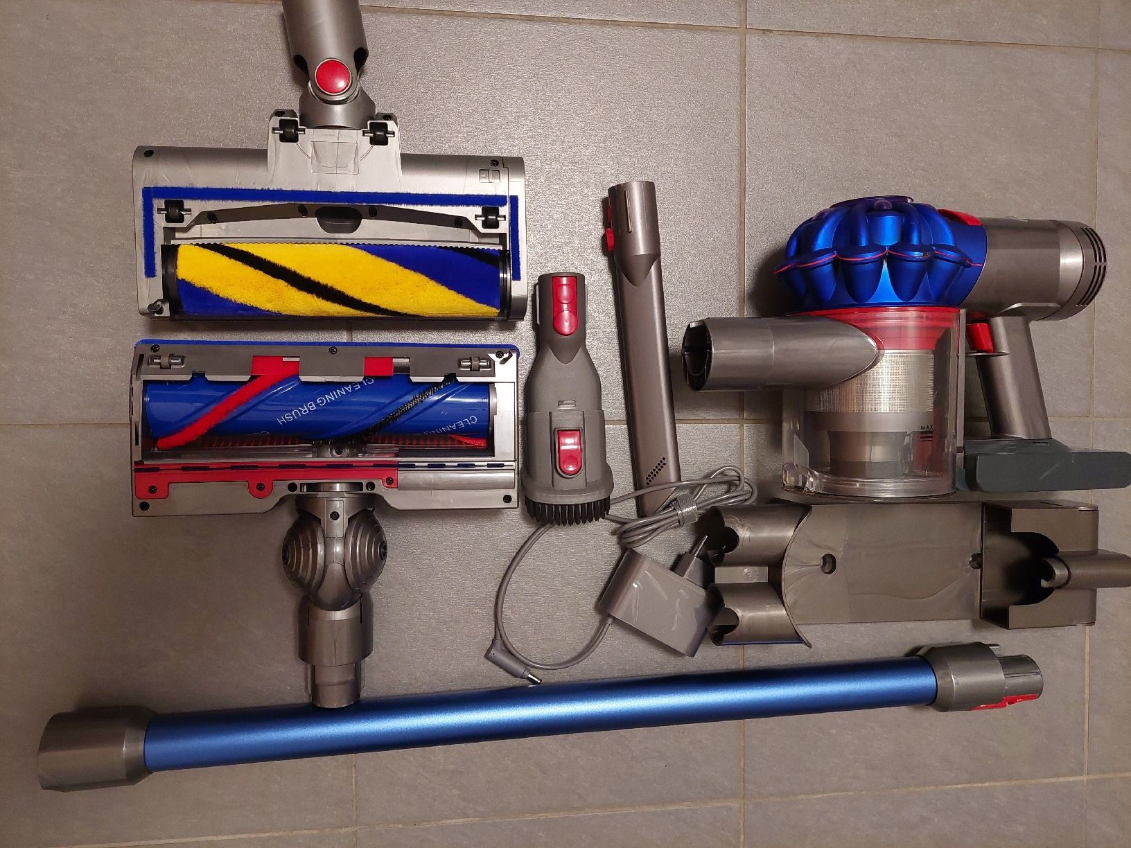 Dyson Aspirapolveri & Accessori: Aspirateur Dyson V7 – Usato da Meyrin venduto da aki_1971