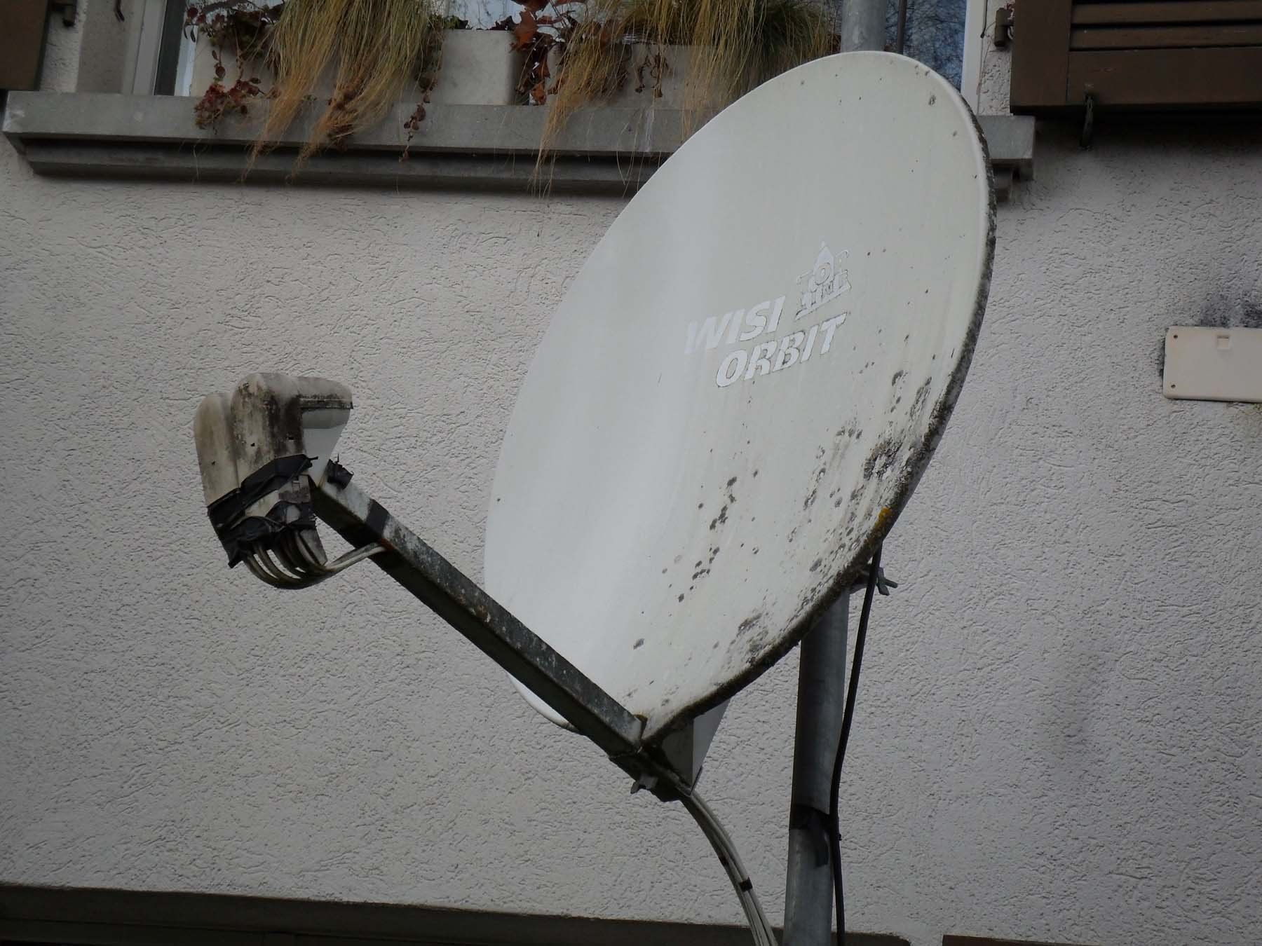 Parabola satellitare: Satelliten Empfangsanlage "WISI" – Usato da Rapperswil BE venduto da morjis 3