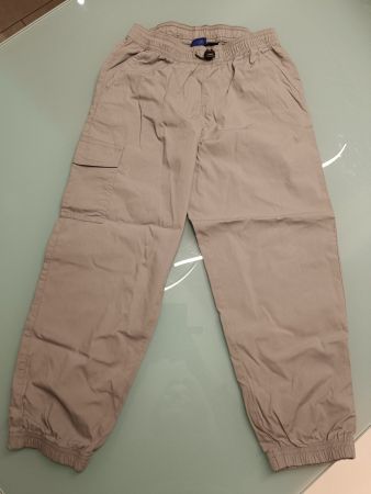 Neue leichte Hose 122/128
