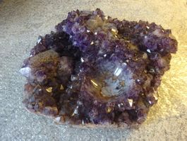 Grosse Amethyst Stufe mit Kugelmulde