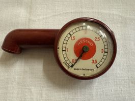 selten Reifendruckprüfer Vintage Messko Häuser Swiss Bakelit