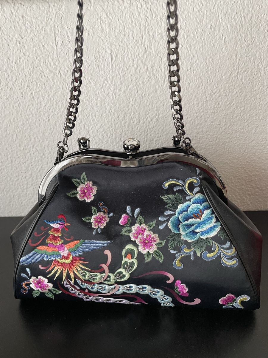 Borse da donna: Wunderschöne Tasche mit Stickerei – Usato da Männedorf venduto da verginrosa 2