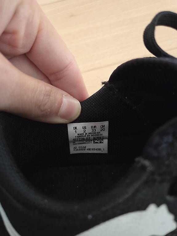 Herrenschuhe: Fussballschuhe Halle – Gebraucht aus Bülach von Boubbleziss 1