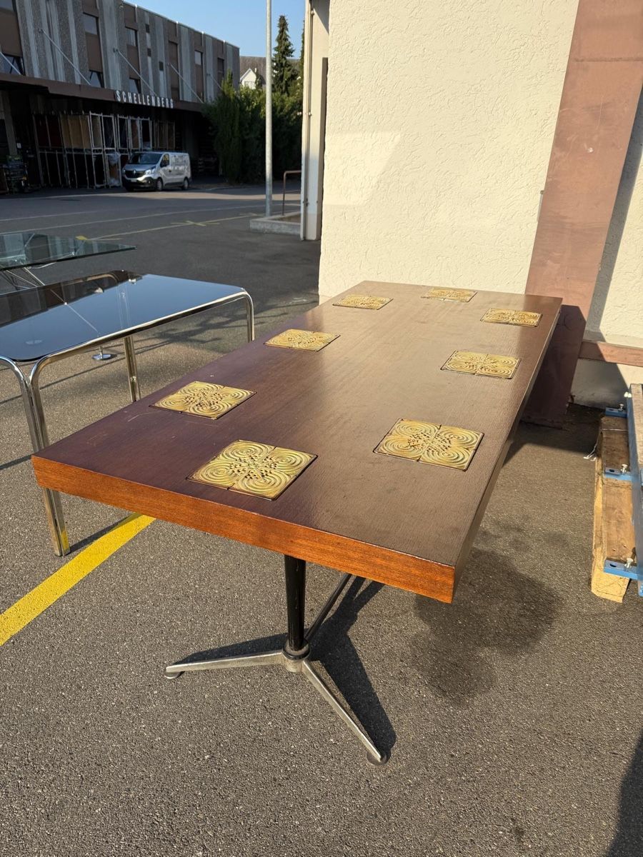 Tables: Holztisch mit Einlagen – D'occasion à Wermatswil par et2010