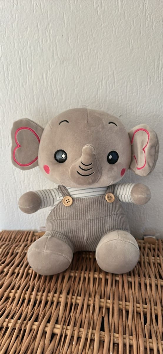 Jouets: Plush Elephant Toy – Neuf avec emballage d'origine à Dübendorf par wil_5n9s