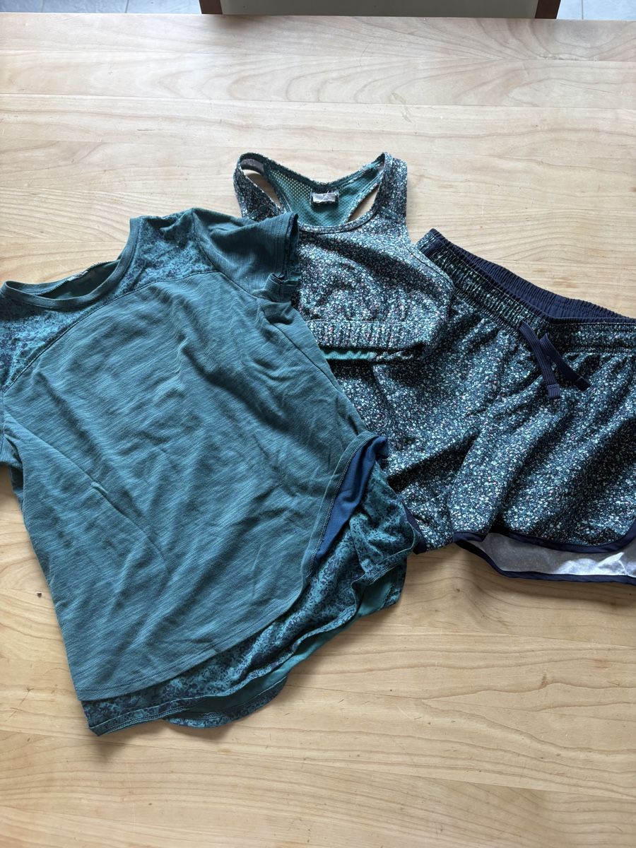Lotti & Set di vestiti: Sportset Mädchen 140 – Usato da Bergdietikon venduto da Marineh2004