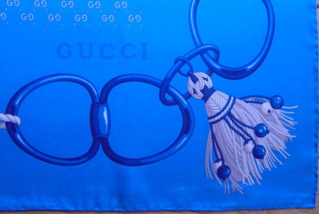Gucci Foulard & Sciarpe: Foulard GUCCI  "SERENA" 2012 – Usato da Zürich venduto da Libraco 1