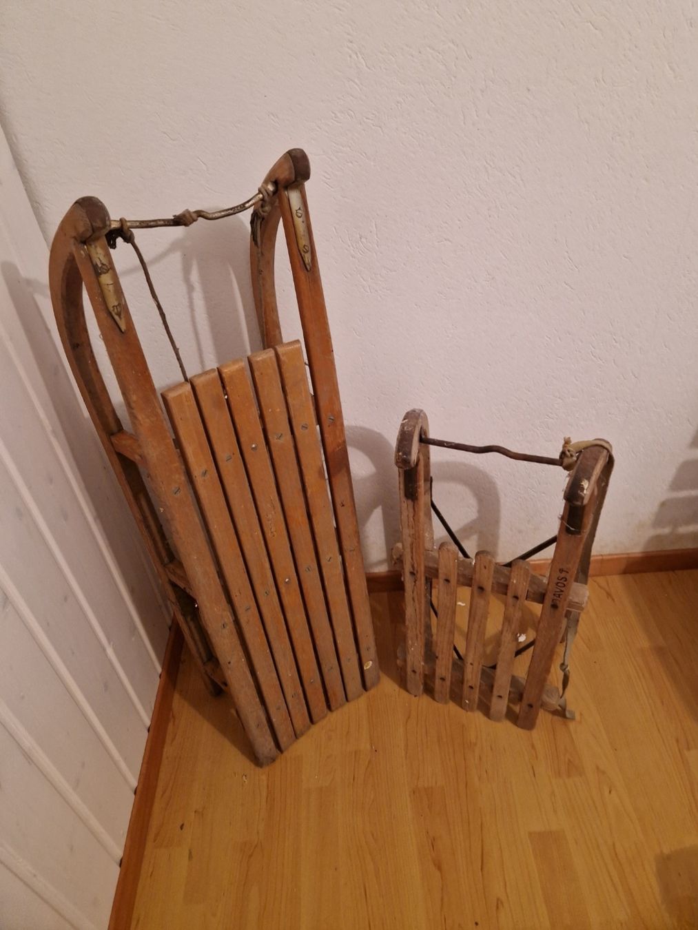 Slitta: Lot de 2 luges en bois – Usato da Ecublens FR venduto da isa_6lfp