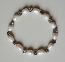 Armband (dehnbares Gummiband) mit ovalen Zuchtperlen