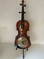 Geigen-Uhr mit Ständer