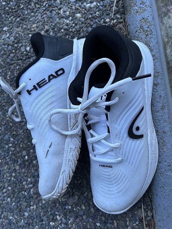 Schuhe für Jungen: Chaussure pour tennis – Gebraucht aus Corcelles-pres-Concise von Dilem 2