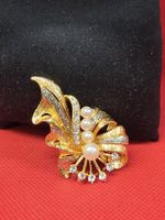 Brosche goldfarben mit Perlen und Steinen guter Zustand