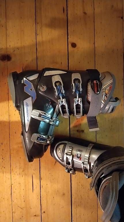 Sci: Ältere Ski mit Schuhen Gr. 39 – Usato da Dübendorf venduto da Buch3 3