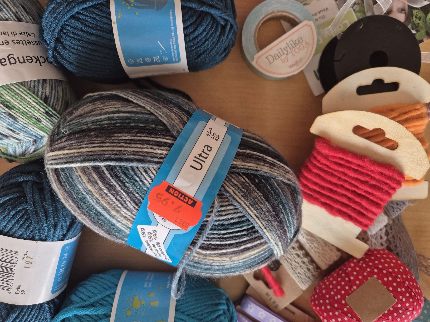 Kit bricolage: Handarbeitsmaterial, Wolle, Garn, Bändchen... – Usato da Herzogenbuchsee venduto da herzchae