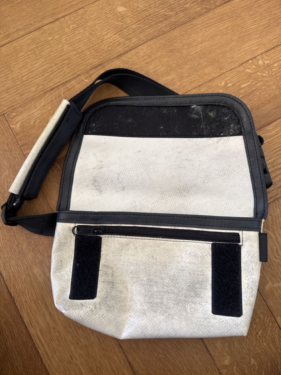 Freitag Taschen: F41 HAWAII FIVE-0 Messengertasche klein – Gebraucht aus Bern von aareblau 1