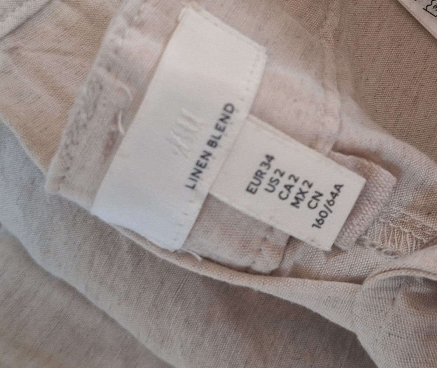 H&M Gonne: jupe longue skiny beige clair taille 34  – Nuovo (secondo la descrizione) da  venduto da  4