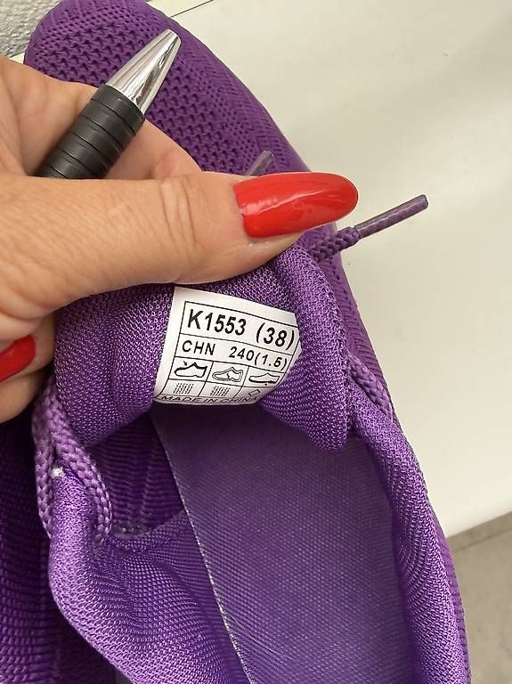Scarpe da donna: violette turnschuhe – Usato da Adligenswil venduto da balboa5 3