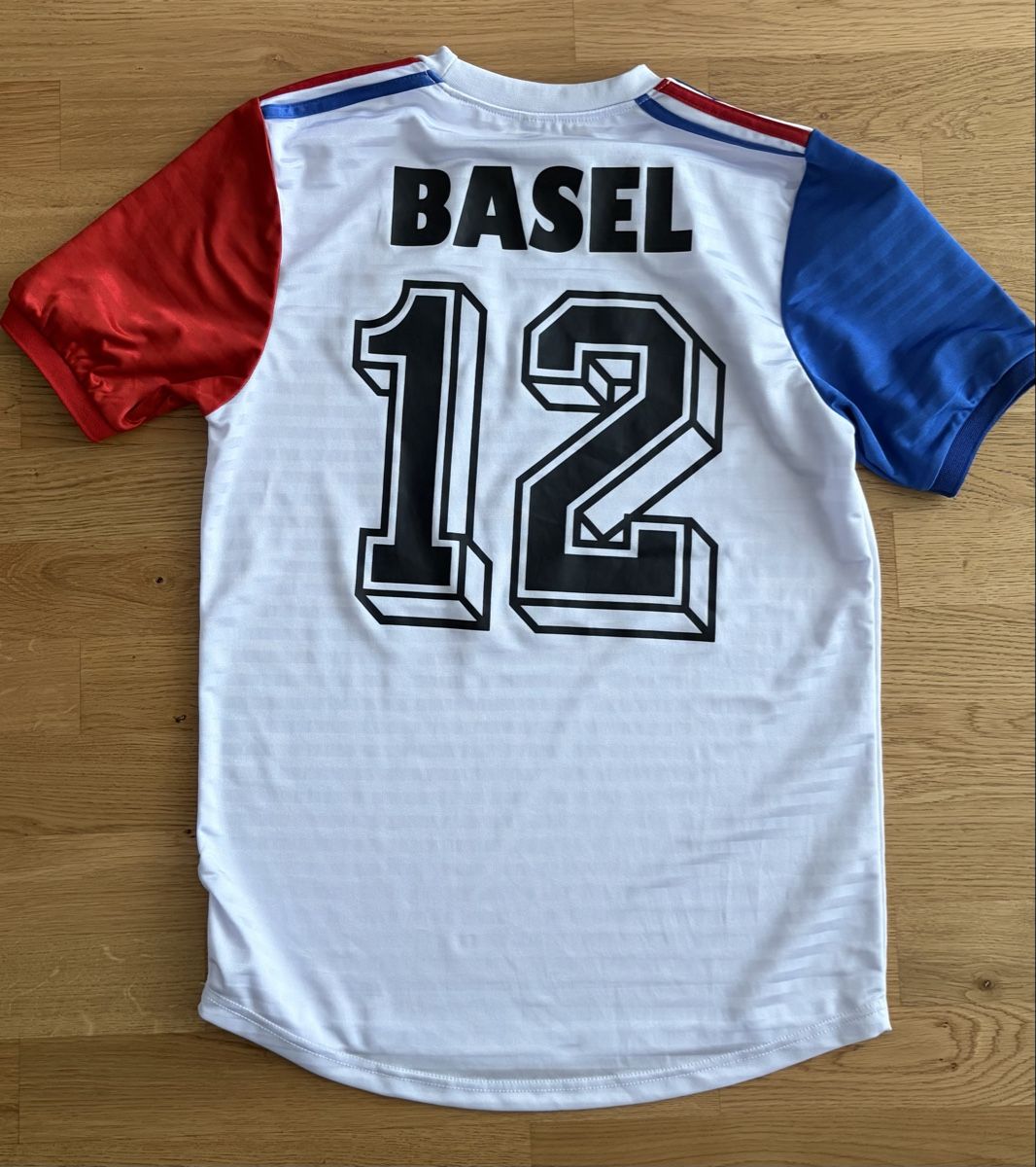 FC Basel Canottiere & Pantaloni: FC Basel Trikot / Me het e Saisonkarte – Usato da Reinach BL venduto da NICI116 1