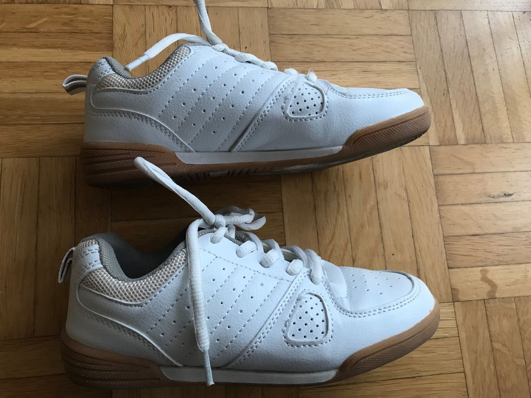 Schuhe für Mädchen: Turnschuhe von Kids Grösse 32 weiss – Gebraucht aus Emmenbrücke von Hathor123 1