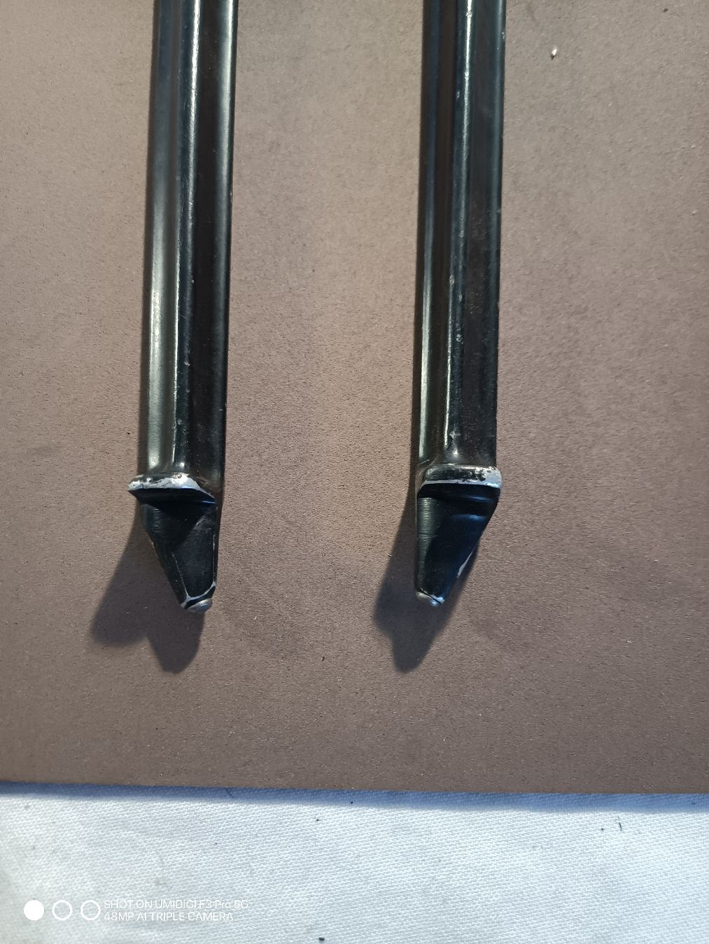 Supporti a parete: Gewehr 57 Stützbein  240mm 2 Stück alt – Usato da Aarwangen venduto da to-hirschi 3