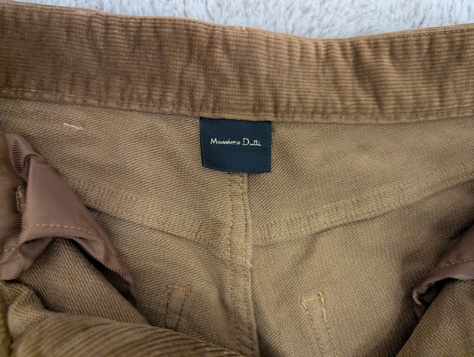 Massimo Dutti Pantaloni: pantalon velours Massimo Dutti 36 – Nuovo (secondo la descrizione) da Montreux venduto da dem_gyt9 2