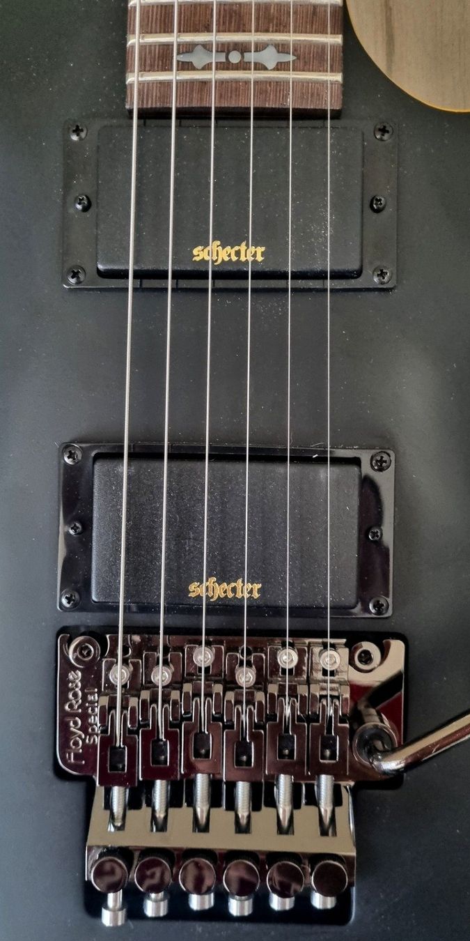 Strumenti musicali: Guitare Schecter Demon noire active – Usato da Lyss venduto da yan_lc2v 1