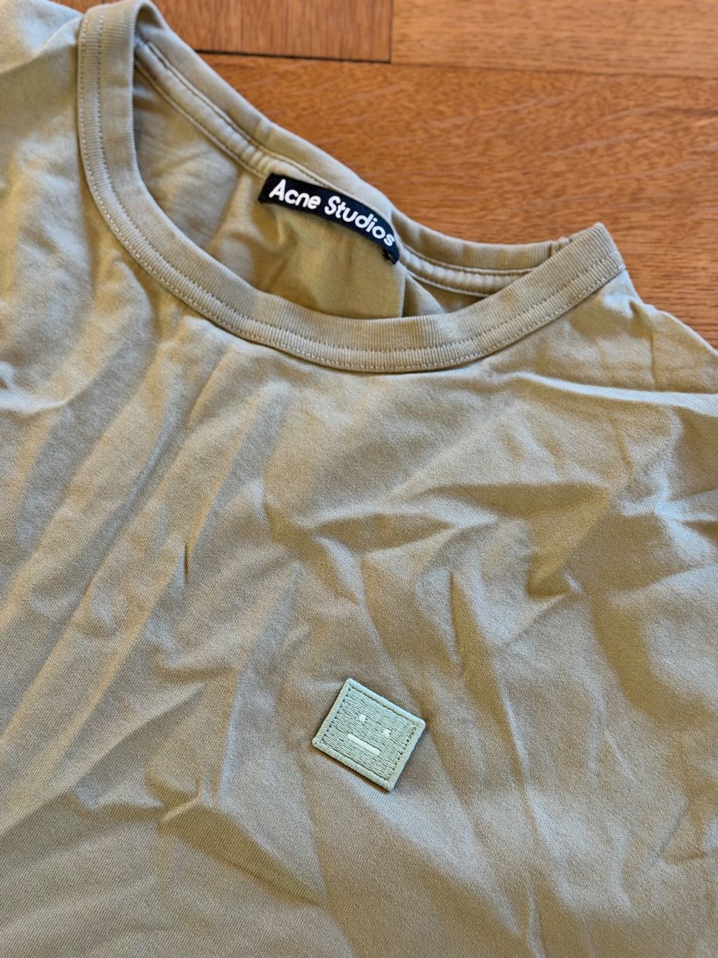 Acne Studios T-shirt: Acne Studios Tshirt – Usato da Basel venduto da alp_9j2z 2