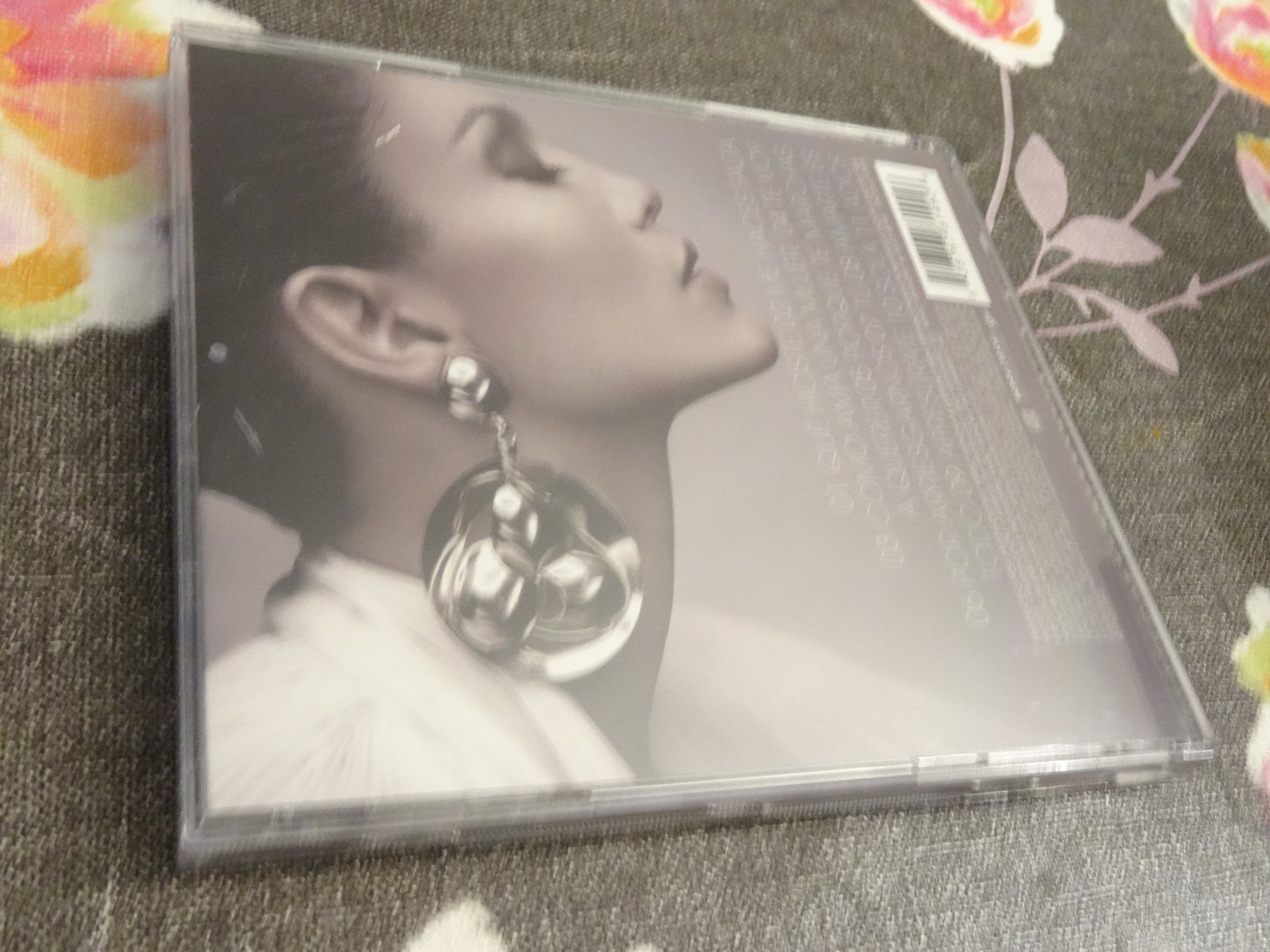 CD: Jennifer Lopez - Como Ama Una Mujer CD – Usato da Olten venduto da Disc-Ausverkauf 1
