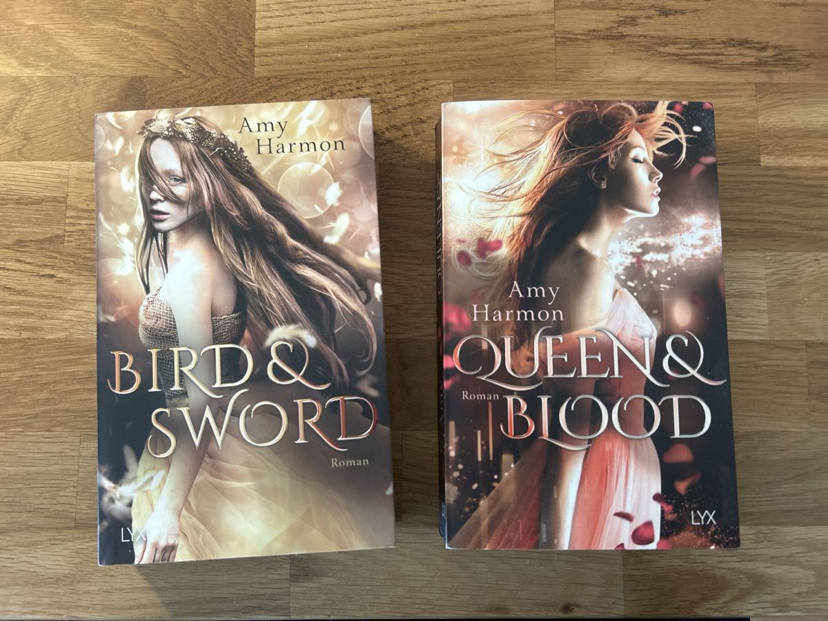 Bücher: Bird & Sword und Queen & Blood – Gebraucht aus Gelterkinden von ano_9tlr
