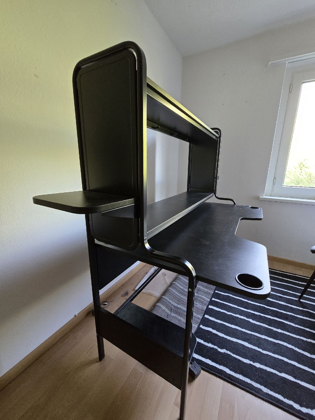 Schreibtische: Gamertisch von IKEA – Gebraucht aus St. Gallen von anomis_m 1