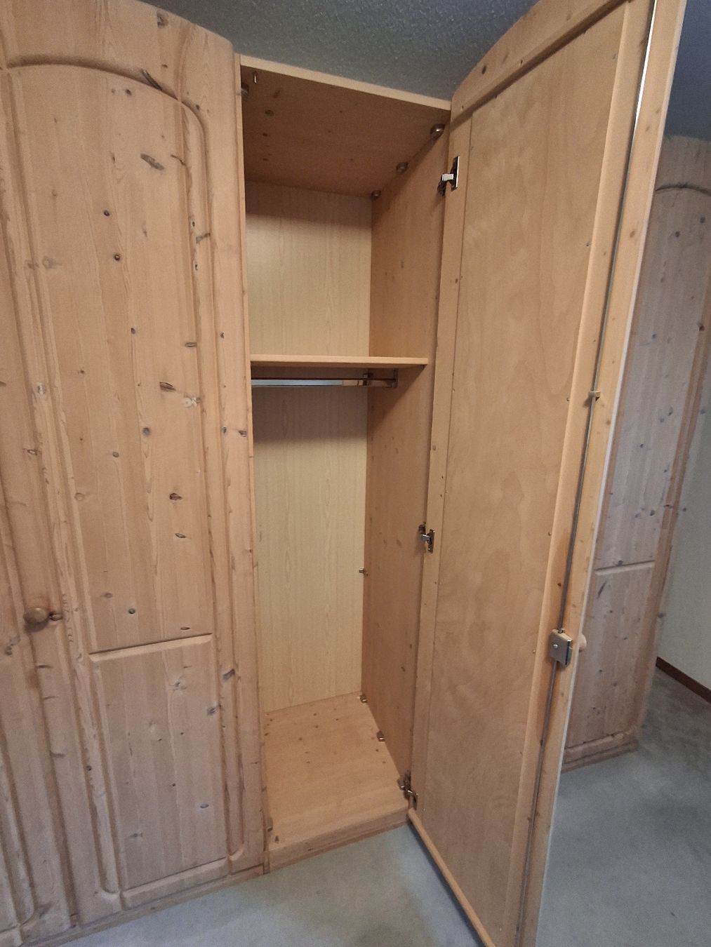 Schränke: Kleiderschrank  – Gebraucht aus Bäriswil BE von vonys 2