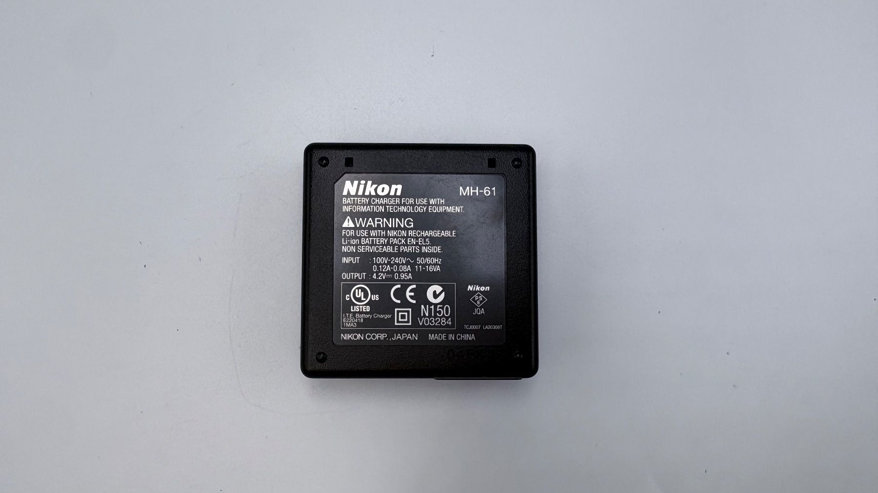 Nikon Autres accessoires: Nikon MH-61 Batterieladegerät – D'occasion à Schlieren par 2nd-Life 3