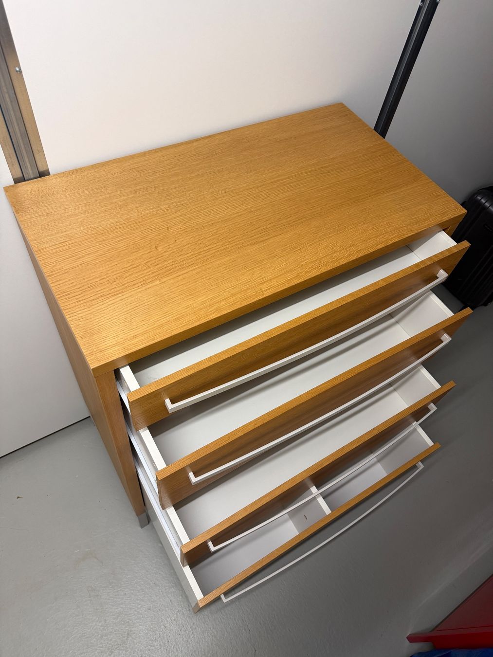 Ikea Cassettiere: IKEA Kommode 4 Schubladen Eichefurnier – Usato da Zürich venduto da MJM12 4