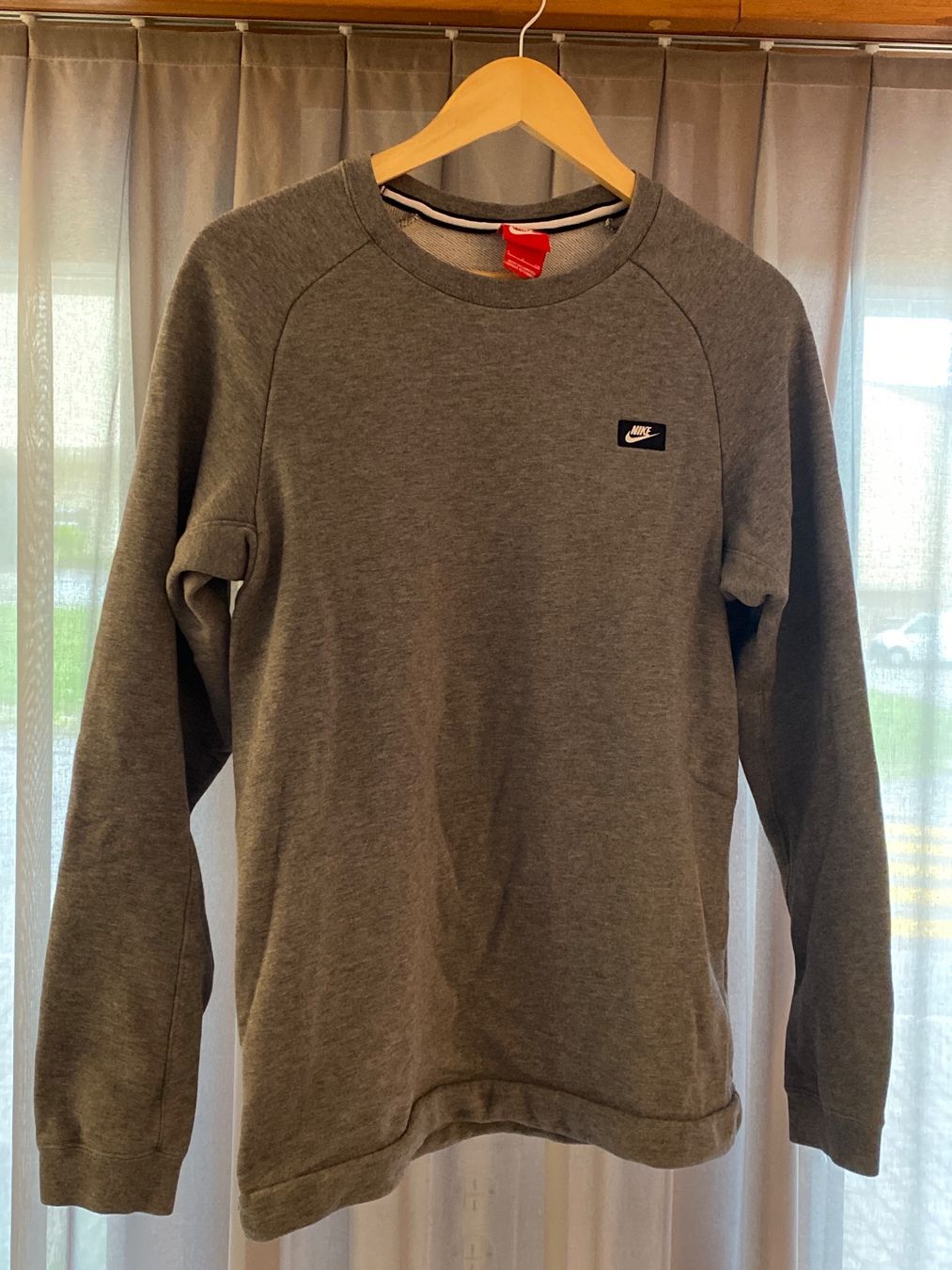 Nike Maglioni & Felpe: Nike Herren Pullover/Sweatshirt Grau, Grösse S - Top Zustand – Nuovo (secondo la descrizione) da Ueberstorf venduto da r9002