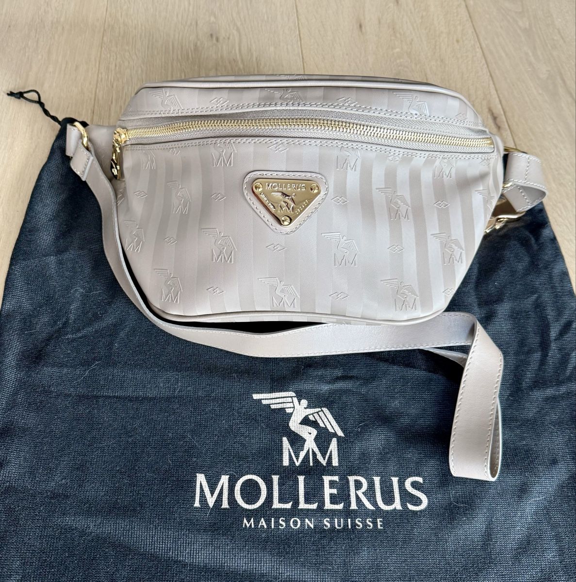 Maison Mollerus Taschen für Damen: Mollerus Gürteltasche taupe grau – Neu (gemäss Beschreibung) aus Jegenstorf von gipsetti
