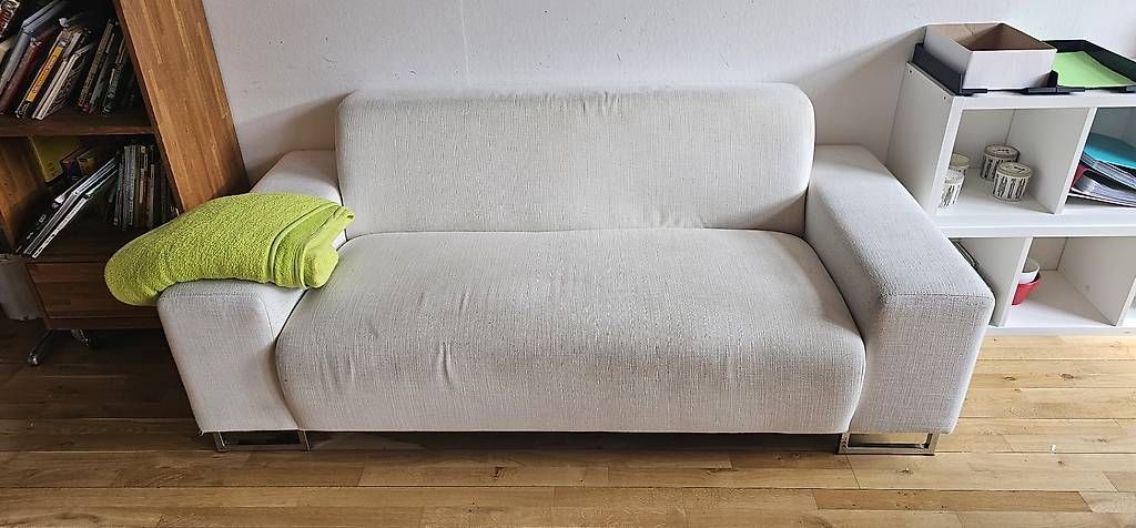 Sofas: Gratis Sofa weiss – D'occasion à St. Gallen par Ivsav_sam