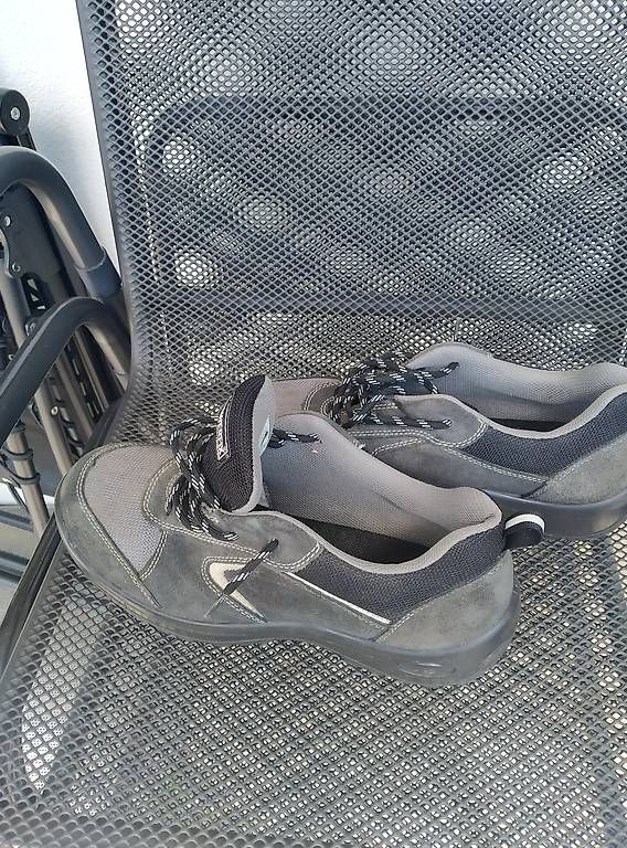 Scarpe da uomo: Arbeitsschuhe mit Stahlkappe Gr.46 – Usato da Orpund venduto da Tina033 2